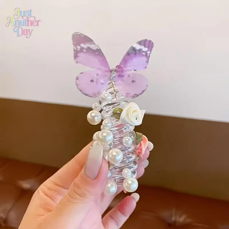 This set of three exquisite mesh butterfly-shaped telephone cord hair ties is perfect for girls. Featuring a cute beaded flower design, these sweet hair accessories are suitable for everyday wear and parties.